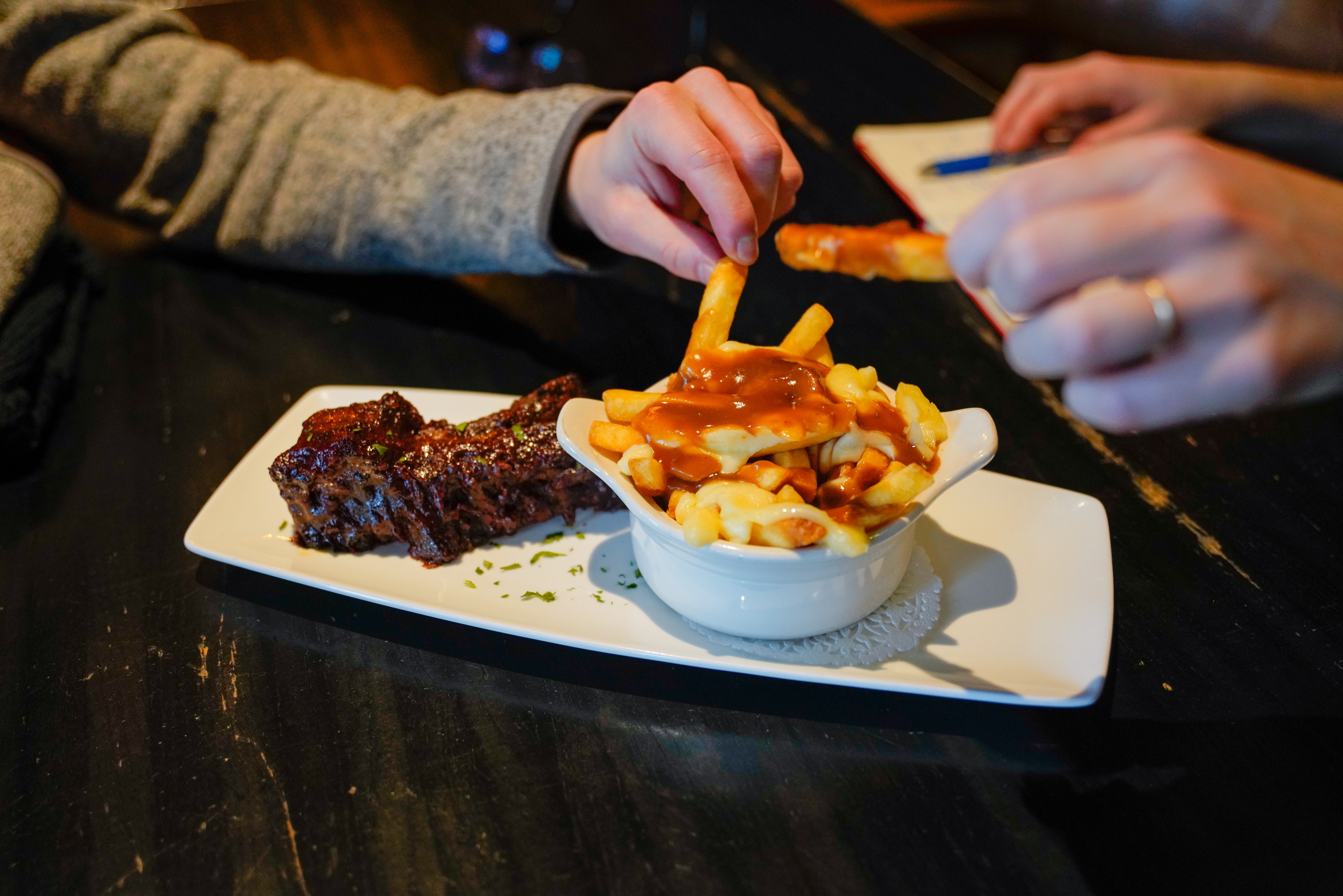 De'dDogBar&Grill_AstoriaHotel